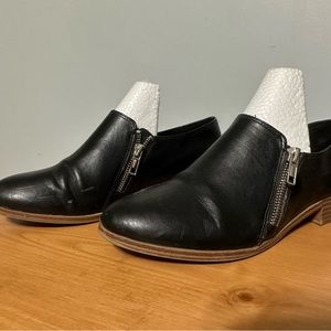 American eagle women’s size 8 shoe w double zipper